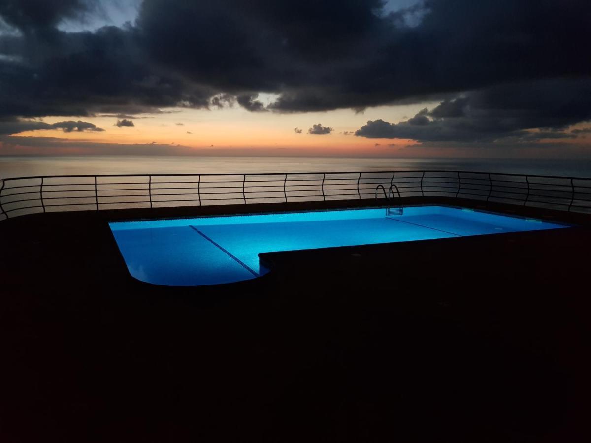 Secluded Sunset On Cliff & 180 Degree Ocean Views Faja da Ovelha