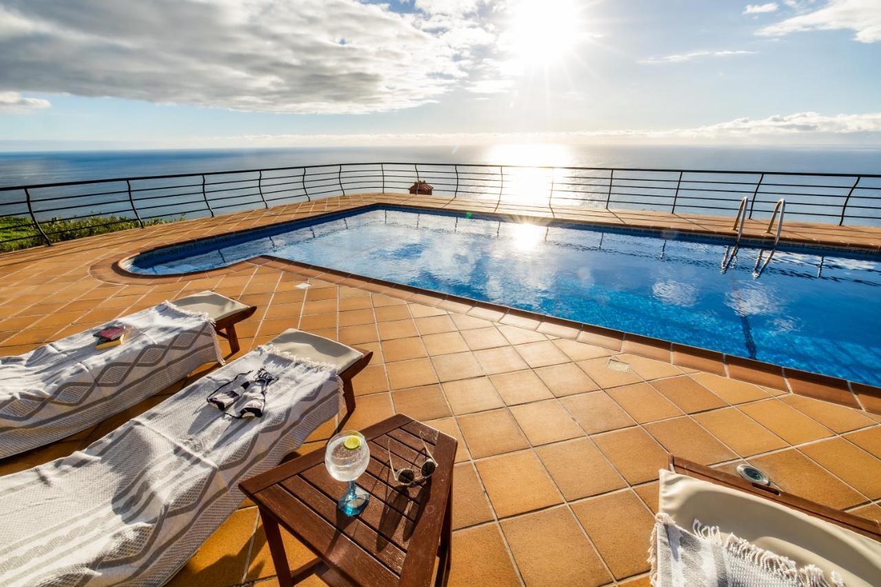 Secluded Sunset On Cliff & 180 Degree Ocean Views Villa *