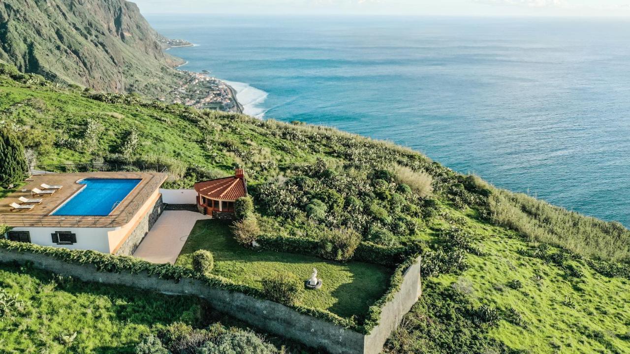Secluded Sunset On Cliff & 180 Degree Ocean Views Villa