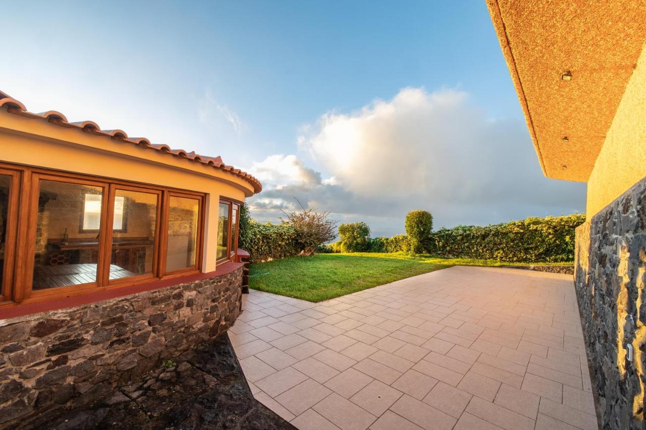 Secluded Sunset On Cliff & 180 Degree Ocean Views Villa