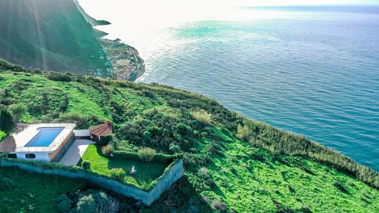 Secluded Sunset On Cliff & 180 Degree Ocean Views