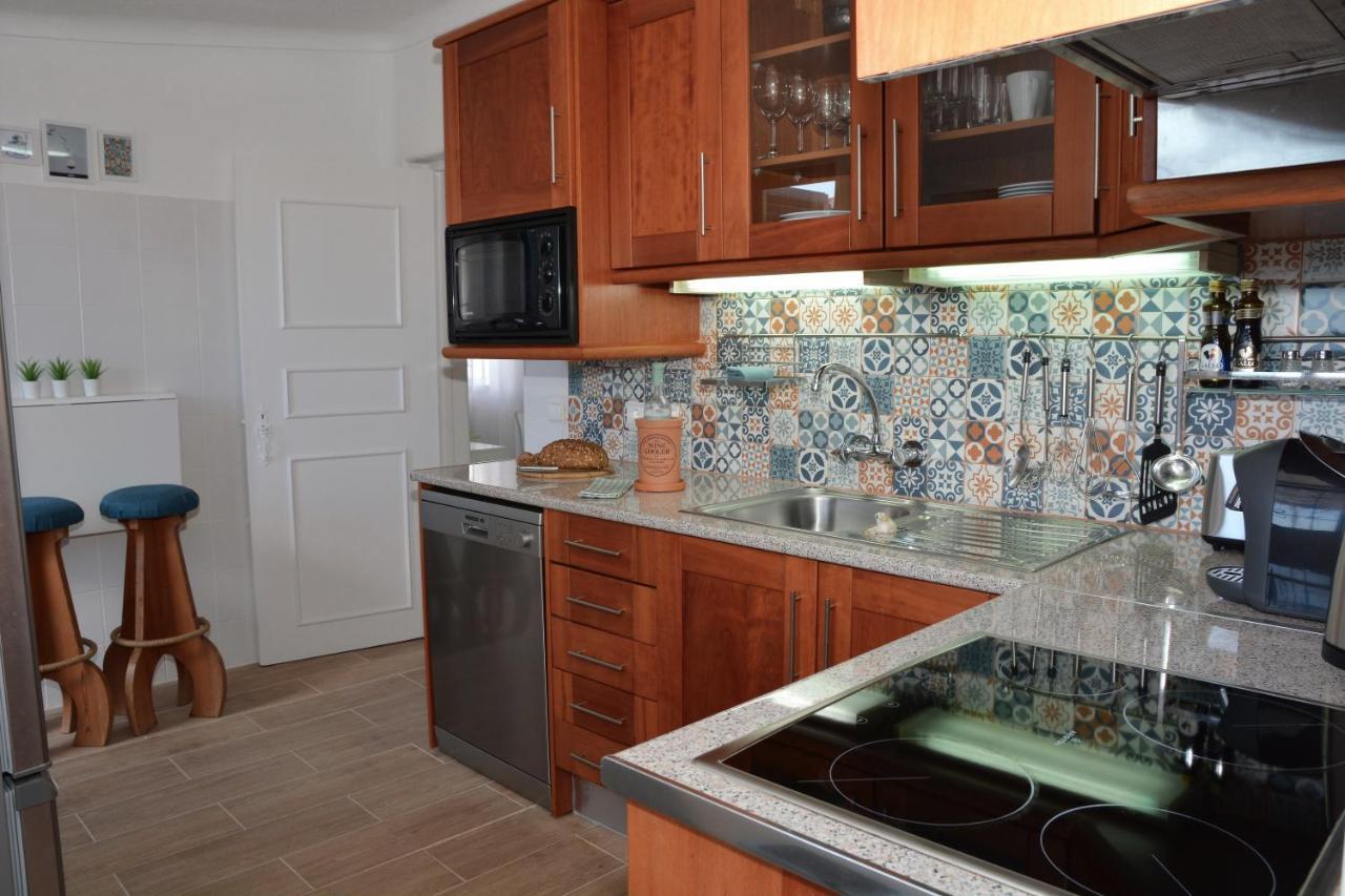Shades Of Blue With Ocean View - Fast Wifi Apartment *