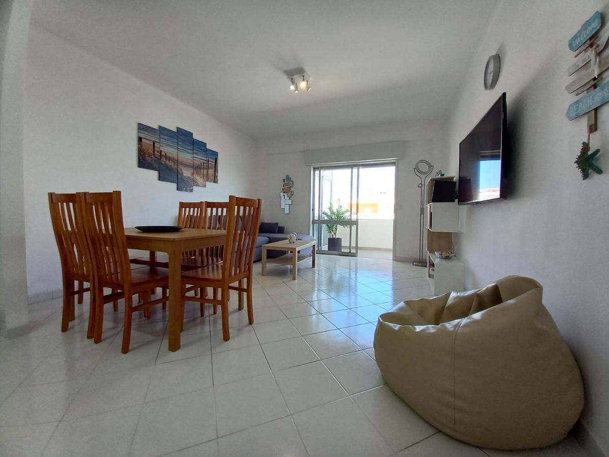 T2 Gaveto- Frente Mar, Wifi, Aconchegante & Familiar Apartment *