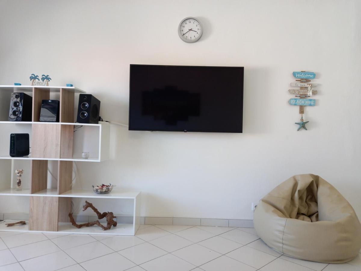 T2 Gaveto- Frente Mar, Wifi, Aconchegante & Familiar Apartment *