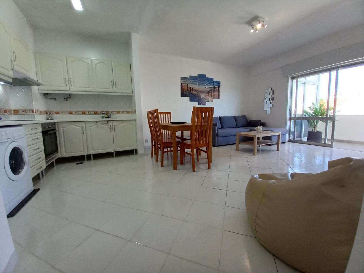 T2 Gaveto- Frente Mar, Wifi, Aconchegante & Familiar Quarteira
