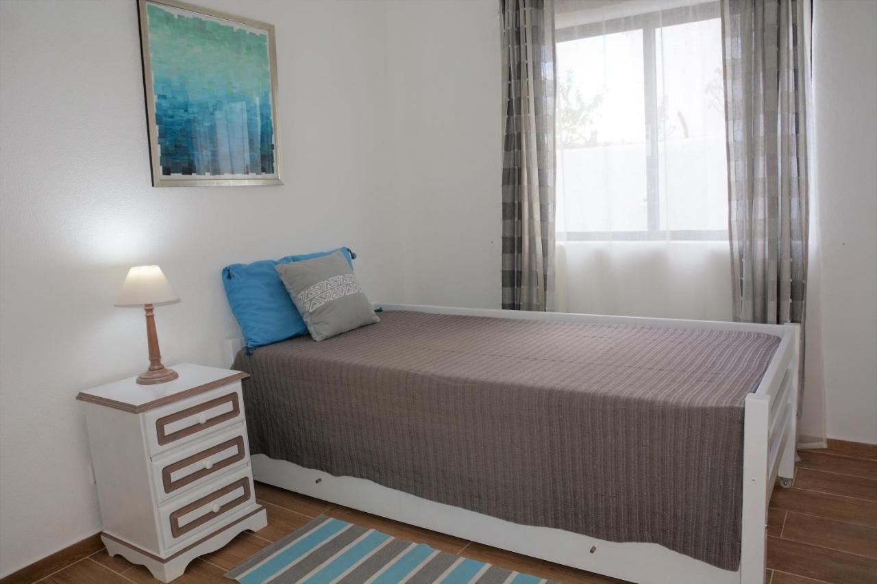 Apartment Shades Of Blue With Ocean View - Fast Wifi *