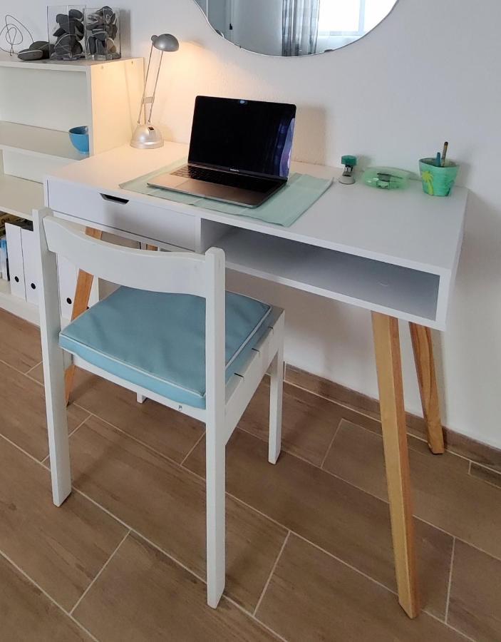 Shades Of Blue With Ocean View - Fast Wifi Apartment