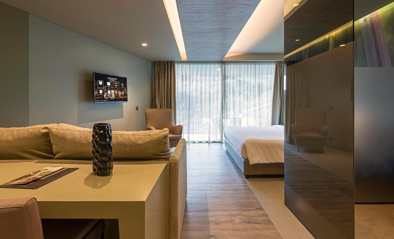 Resort Saccharum - And - Savoy Signature