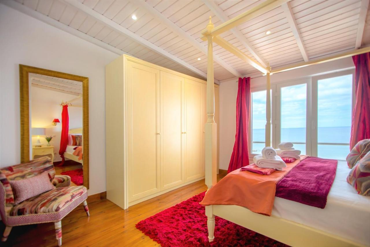 Luxurious Beachfront De La With Private Acces Villa