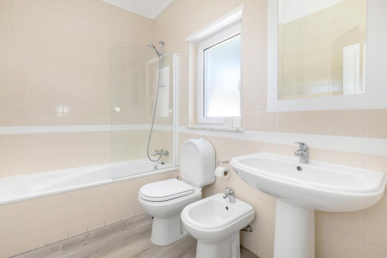 - Oceanfront Martinhal