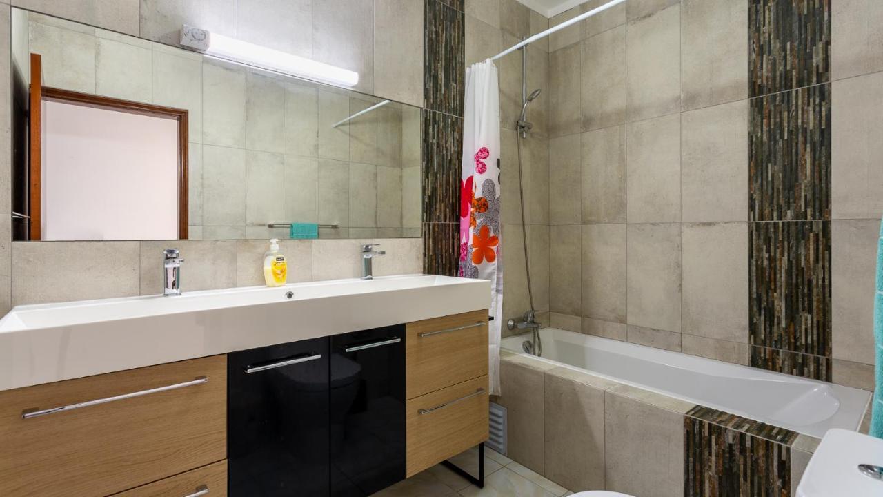 ★ Sea View ★ 1 Minute To Oldtown And ★ Vakantiehuis *