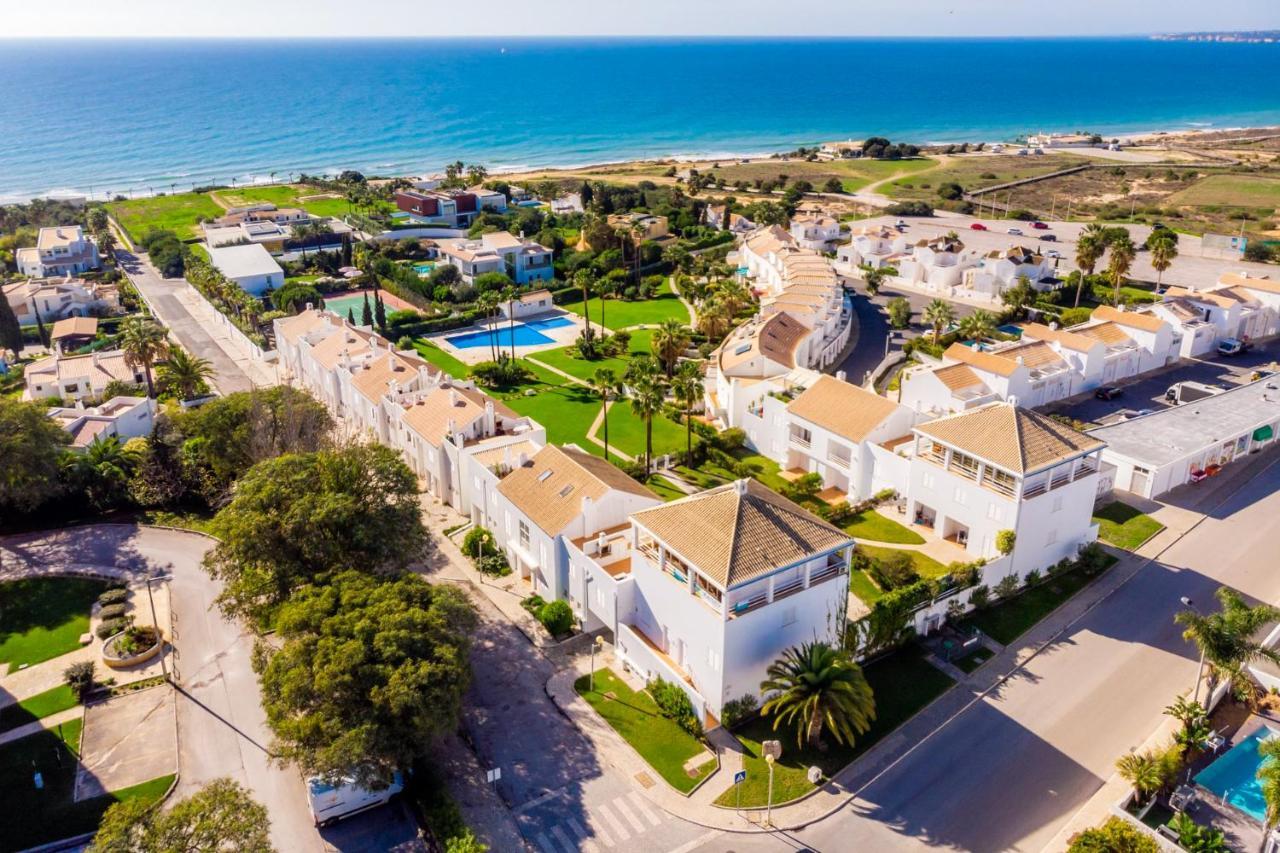 Villa With Ocean View And Rooftop Cinema