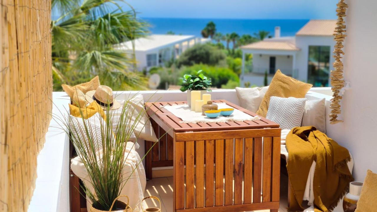 Villa With Ocean View And Rooftop Cinema *