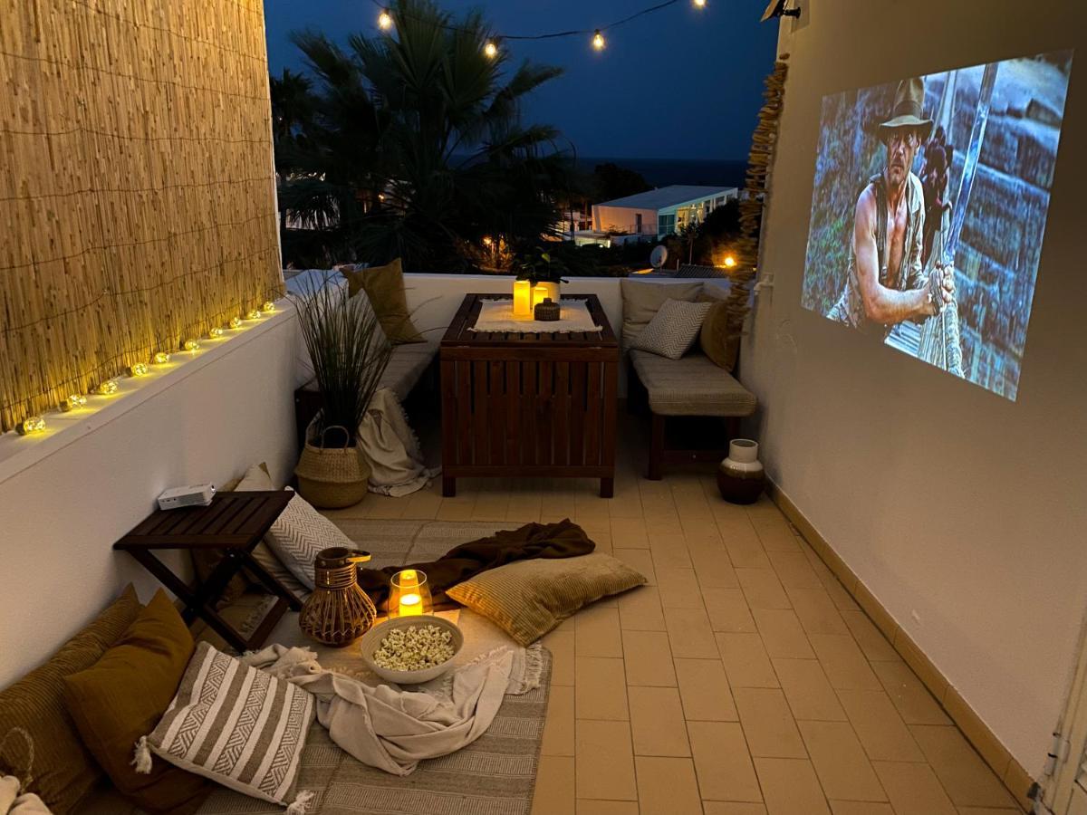 Villa With Ocean View And Rooftop Cinema *