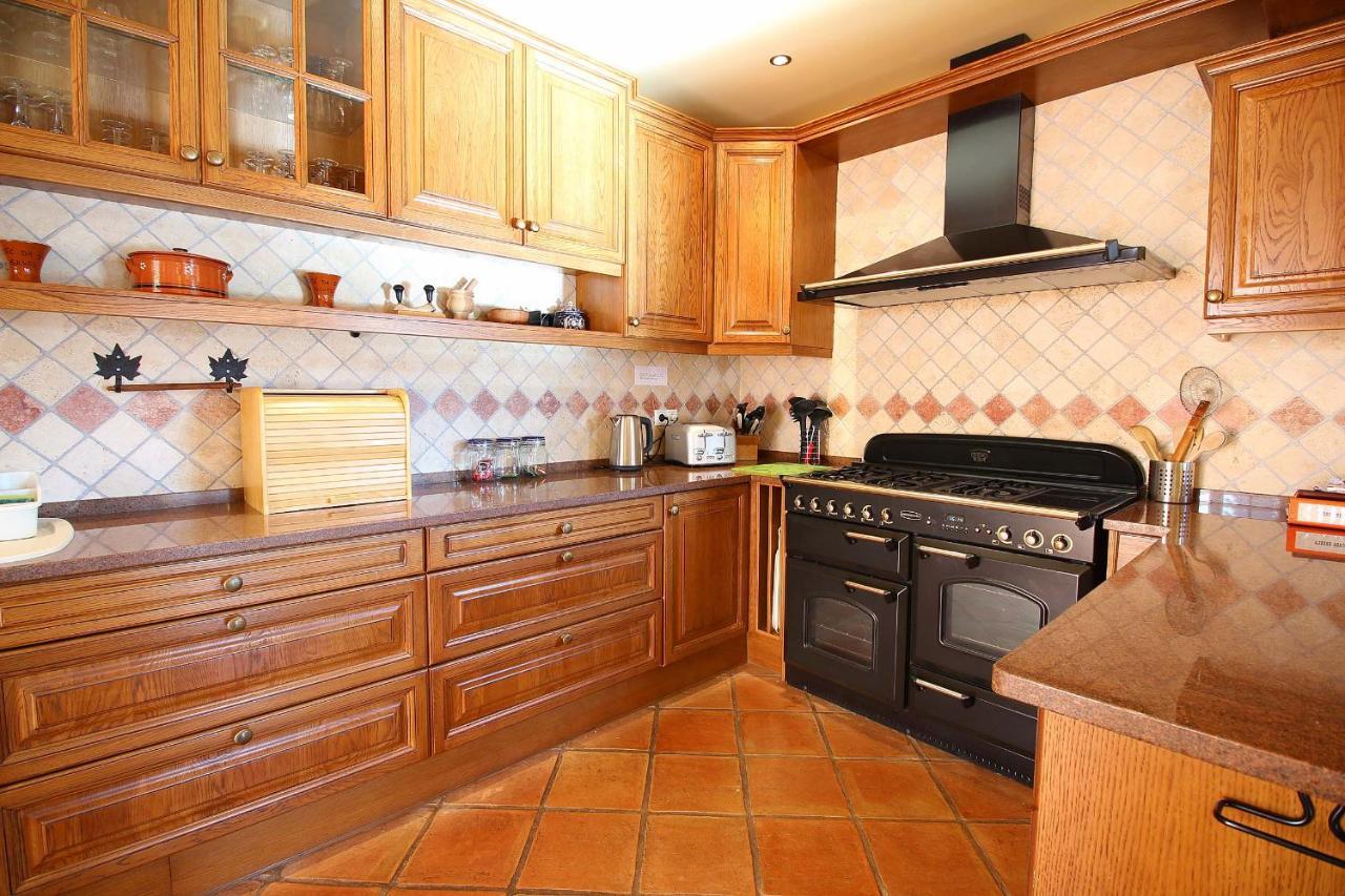 Casa Bruella - Walk To Pool Wifi And Bbq Pousada