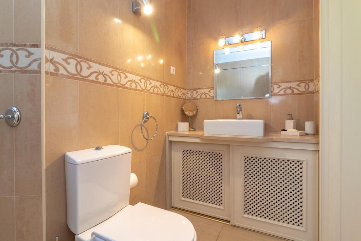 Luxury Townhouse N10 - Front-line Sea Views *