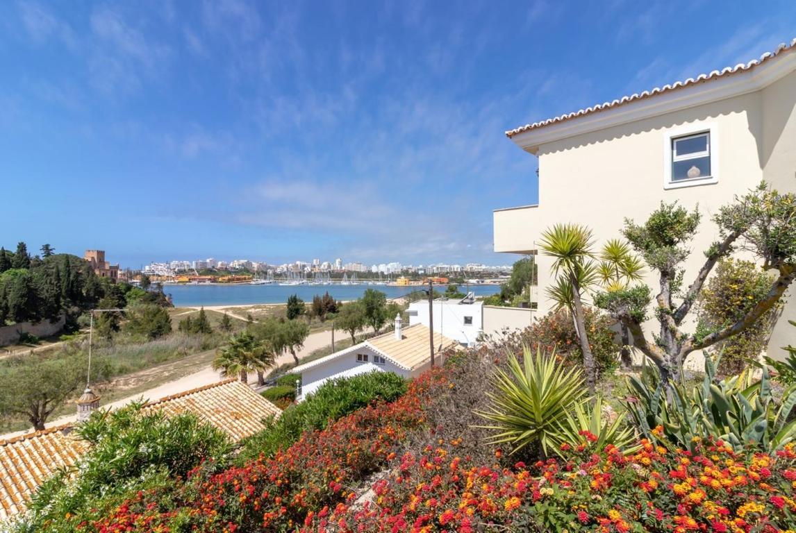 Luxury Townhouse N10 - Front-line Sea Views Holiday home