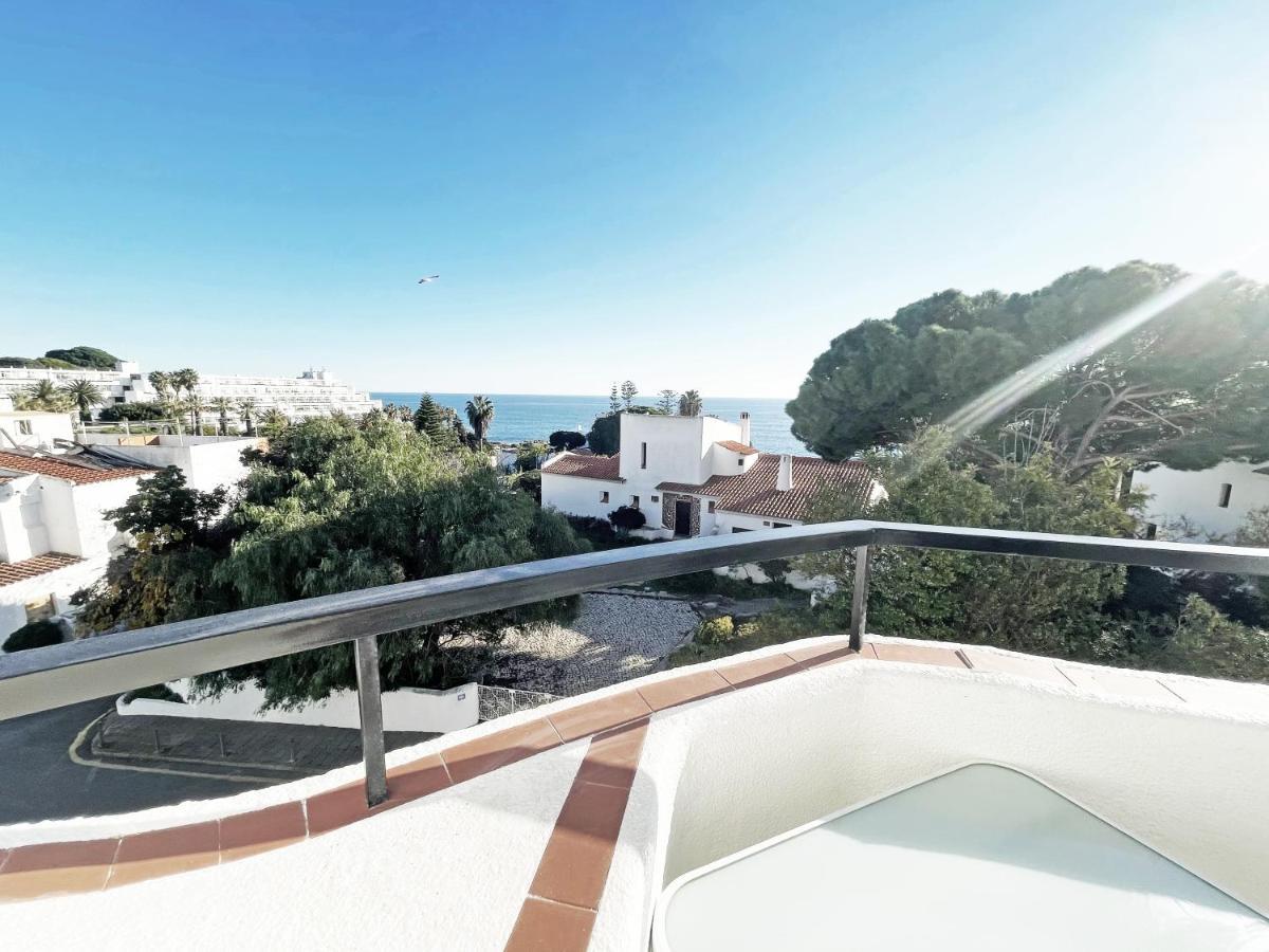 Apartment Beachfront Oura - 100m Beach, Seaview, Garage, 300m Strip Albufeira