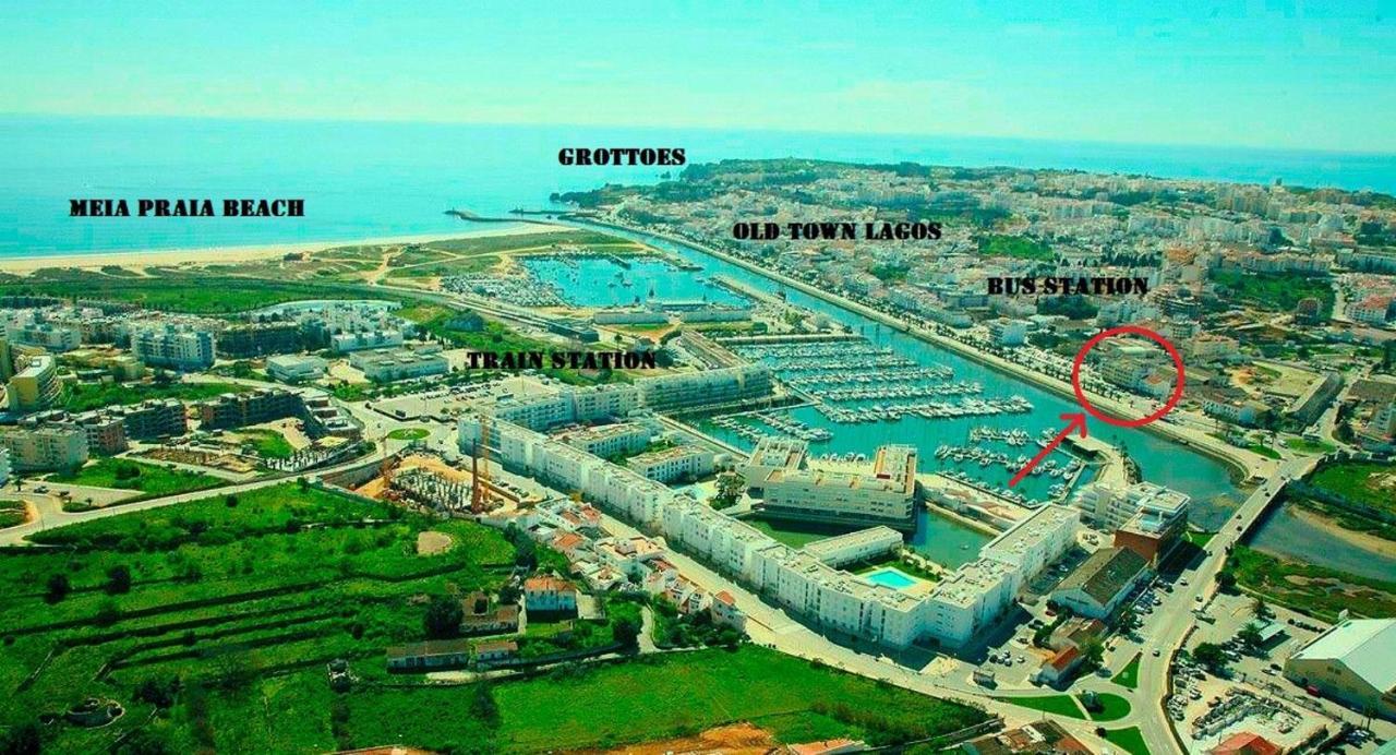With Spectacular Views Of Marina Apartamento