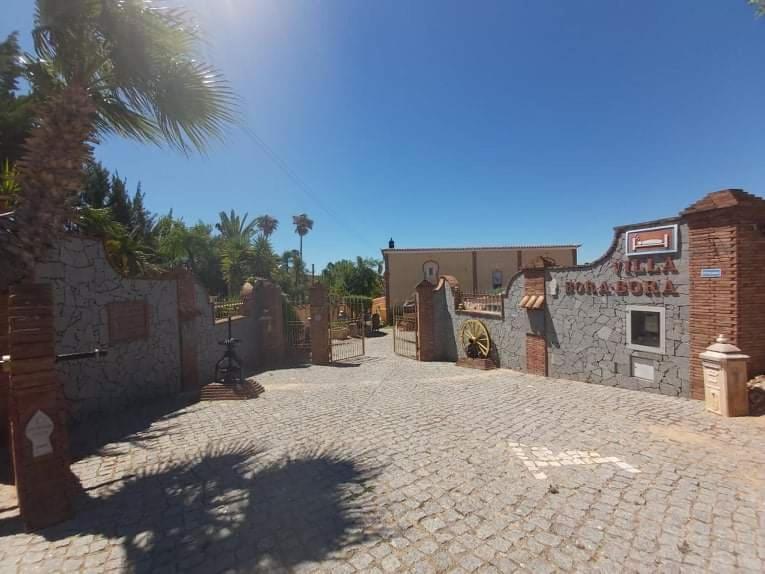 Bora-bora Country house Pera