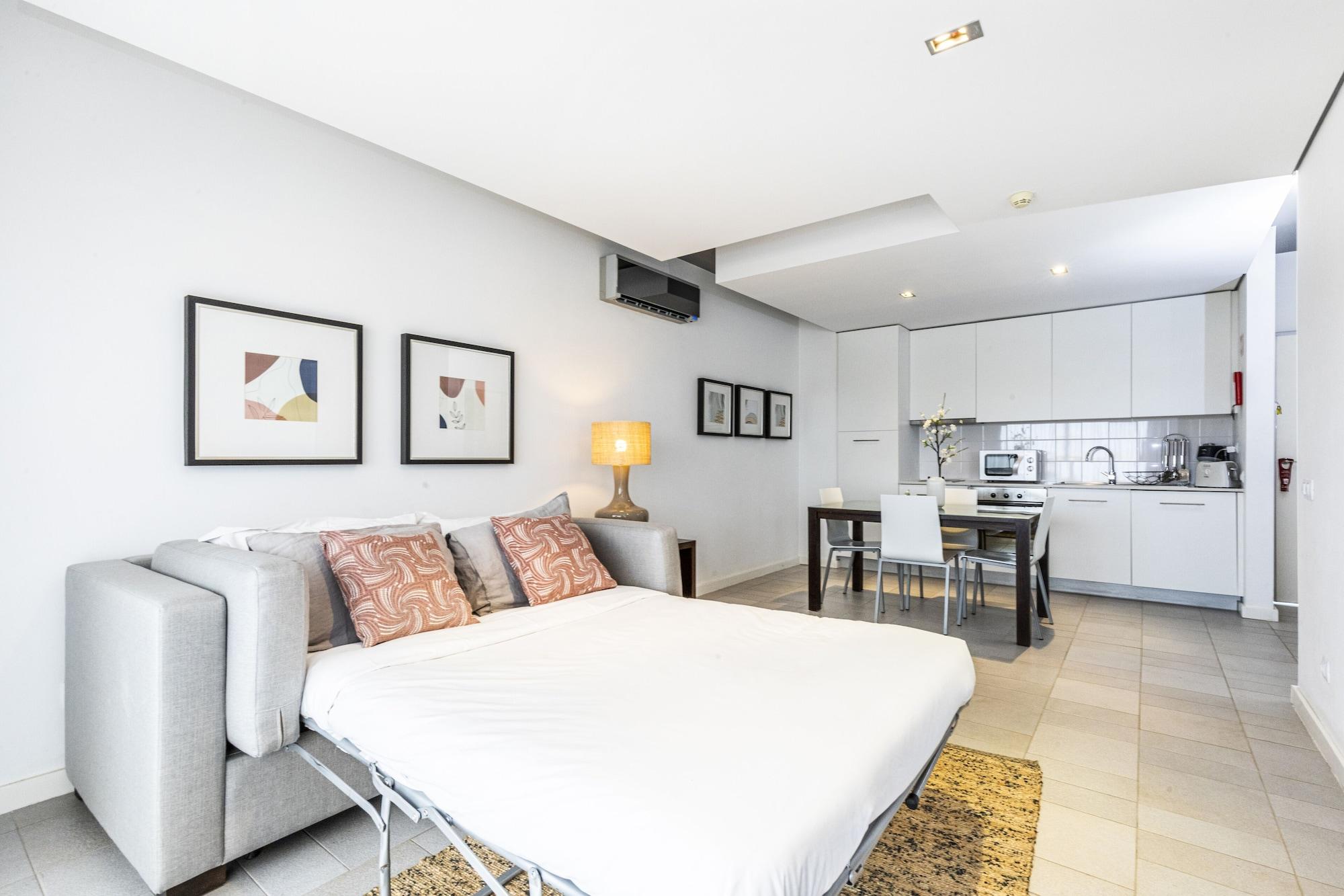 Pelican Aparthotel 4*