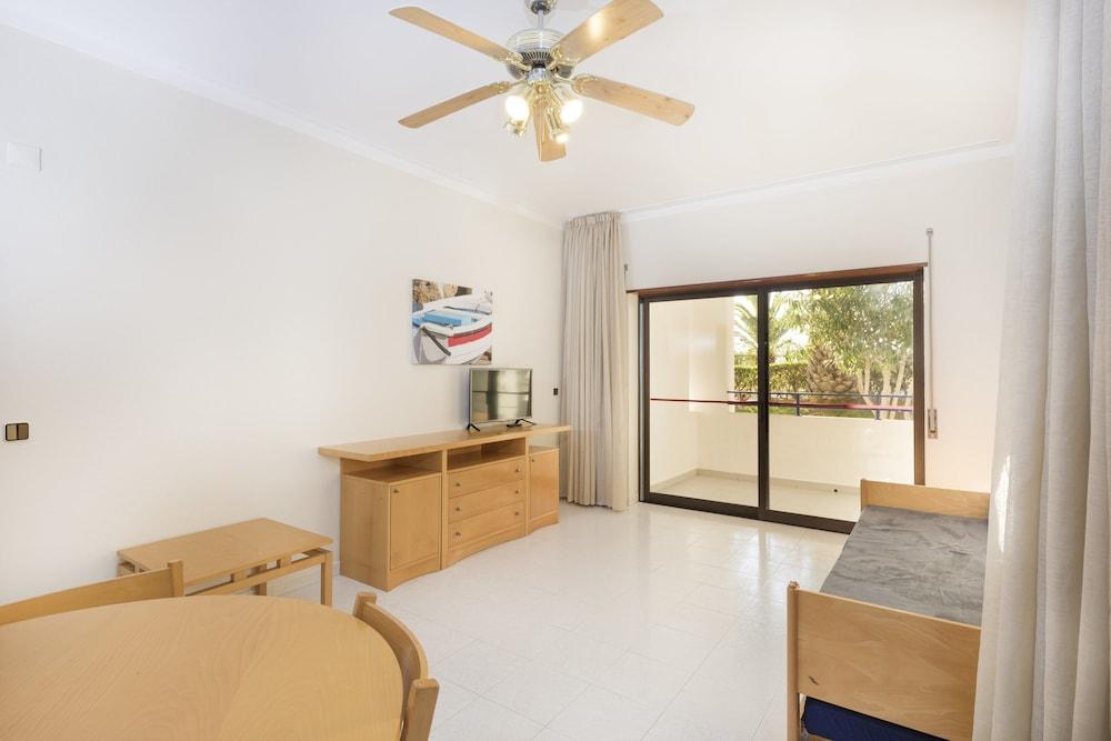 Ukino Terrace Algarve Concept Apartahotel 3*