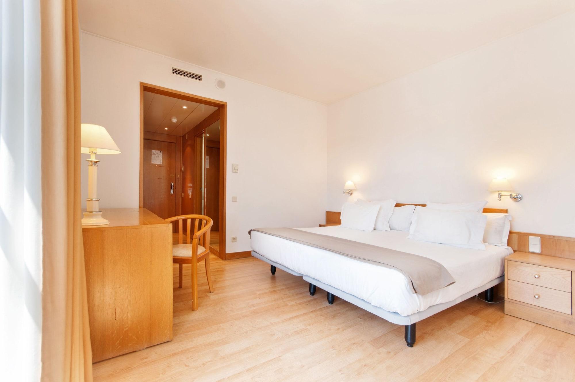 Tryp By Wyndham Parque 4*