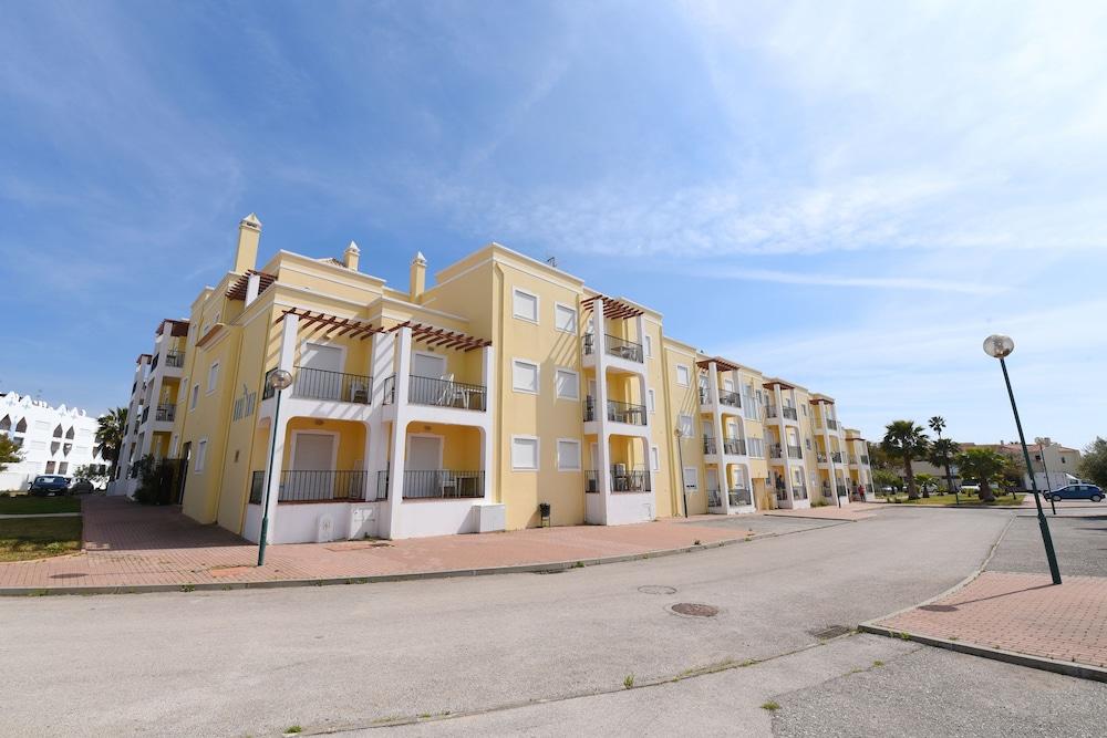 Praia Da Lota Apartments