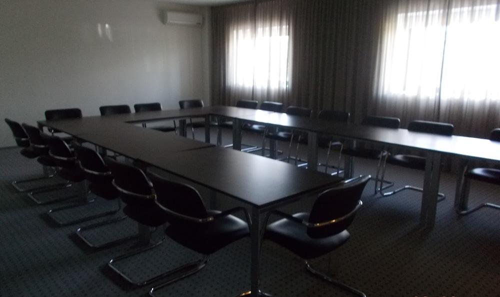 Hotel Dos Zimbros 4*