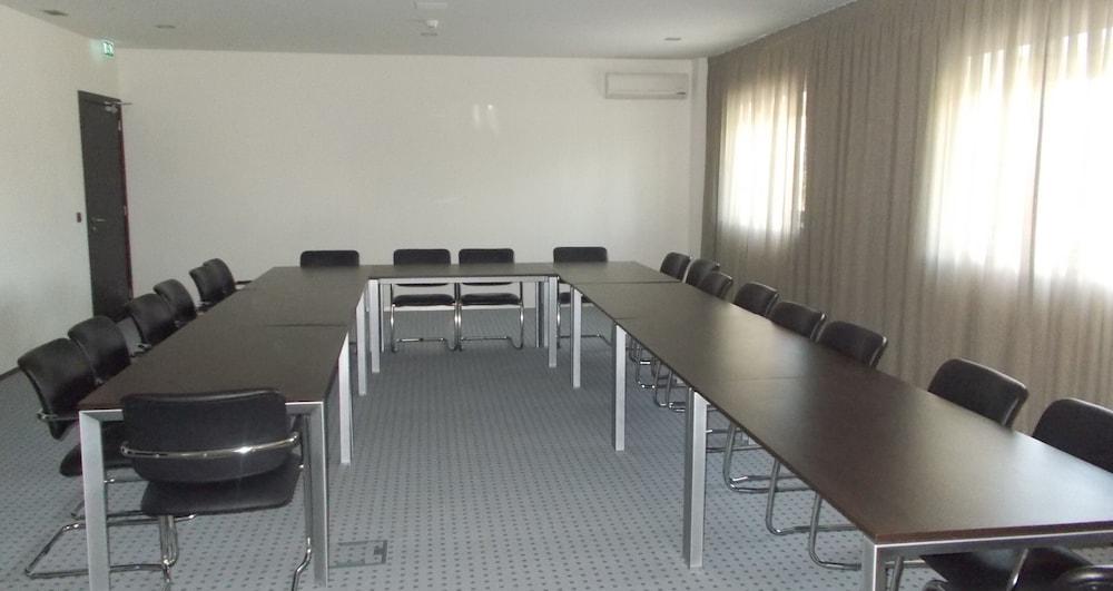 Hotel Dos Zimbros 4*