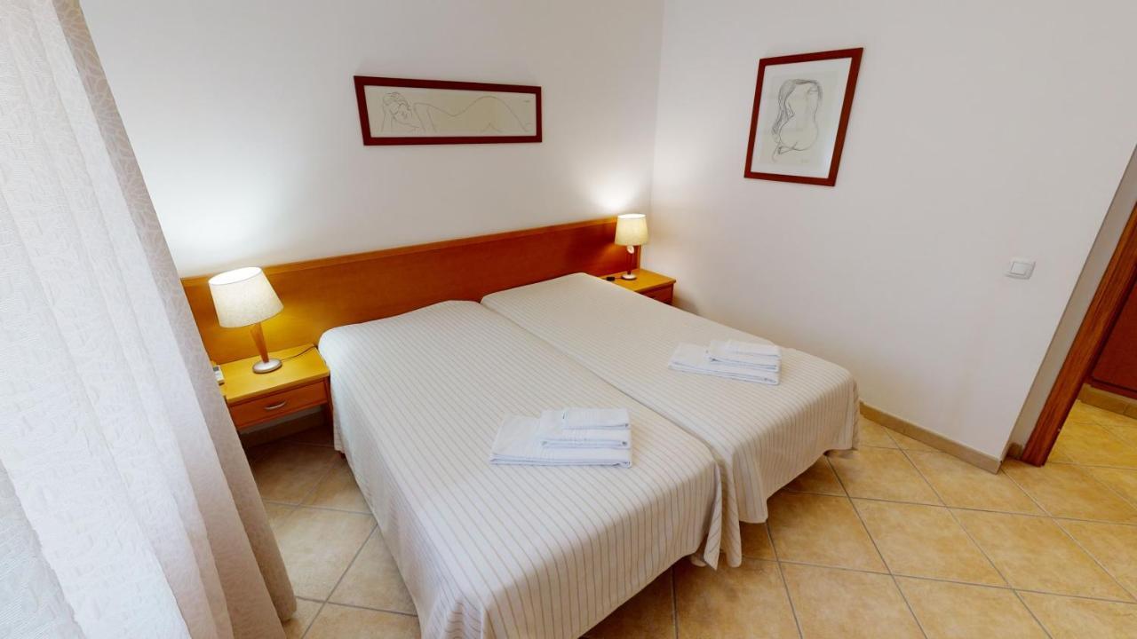 Da Lota - Beachfront Aparthotel Manta Rota
