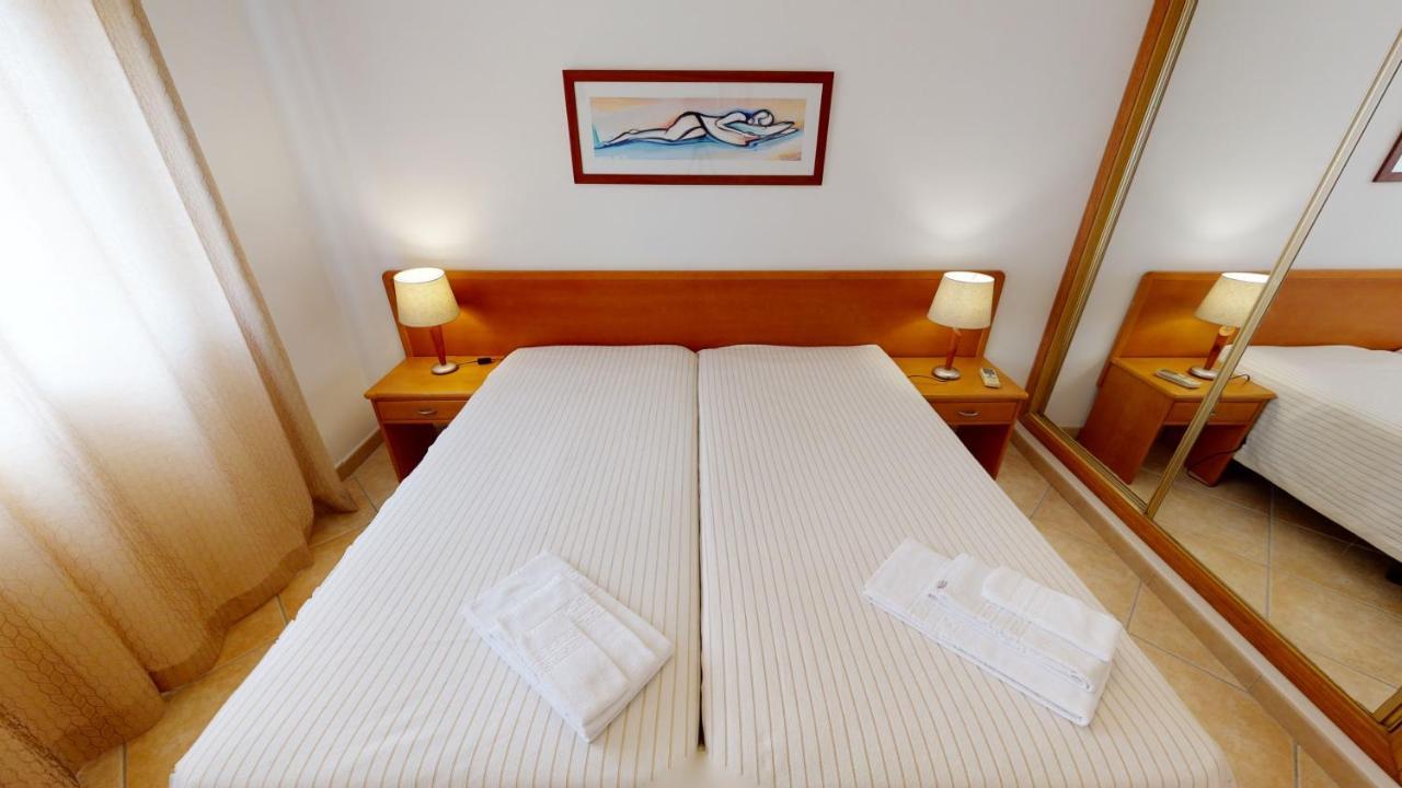 Da Lota - Beachfront 3*