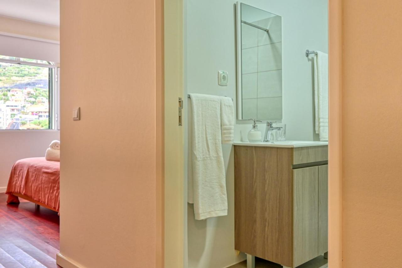Apartment Nidia's Place, A In Madeira *
