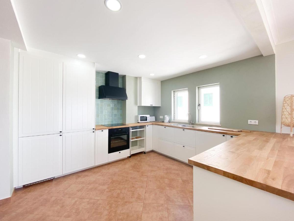 Spacious Penthouse Sea View Near #1925 *
