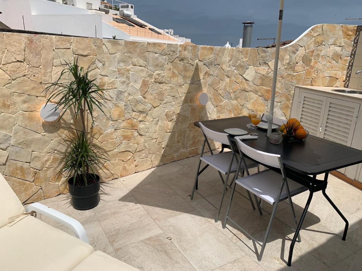 House With A Bbq Terrace In The Centre Of Lagos