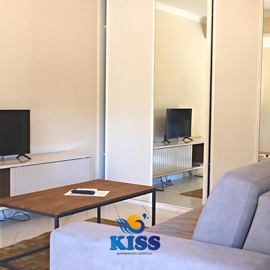 Apartment Kiss - *