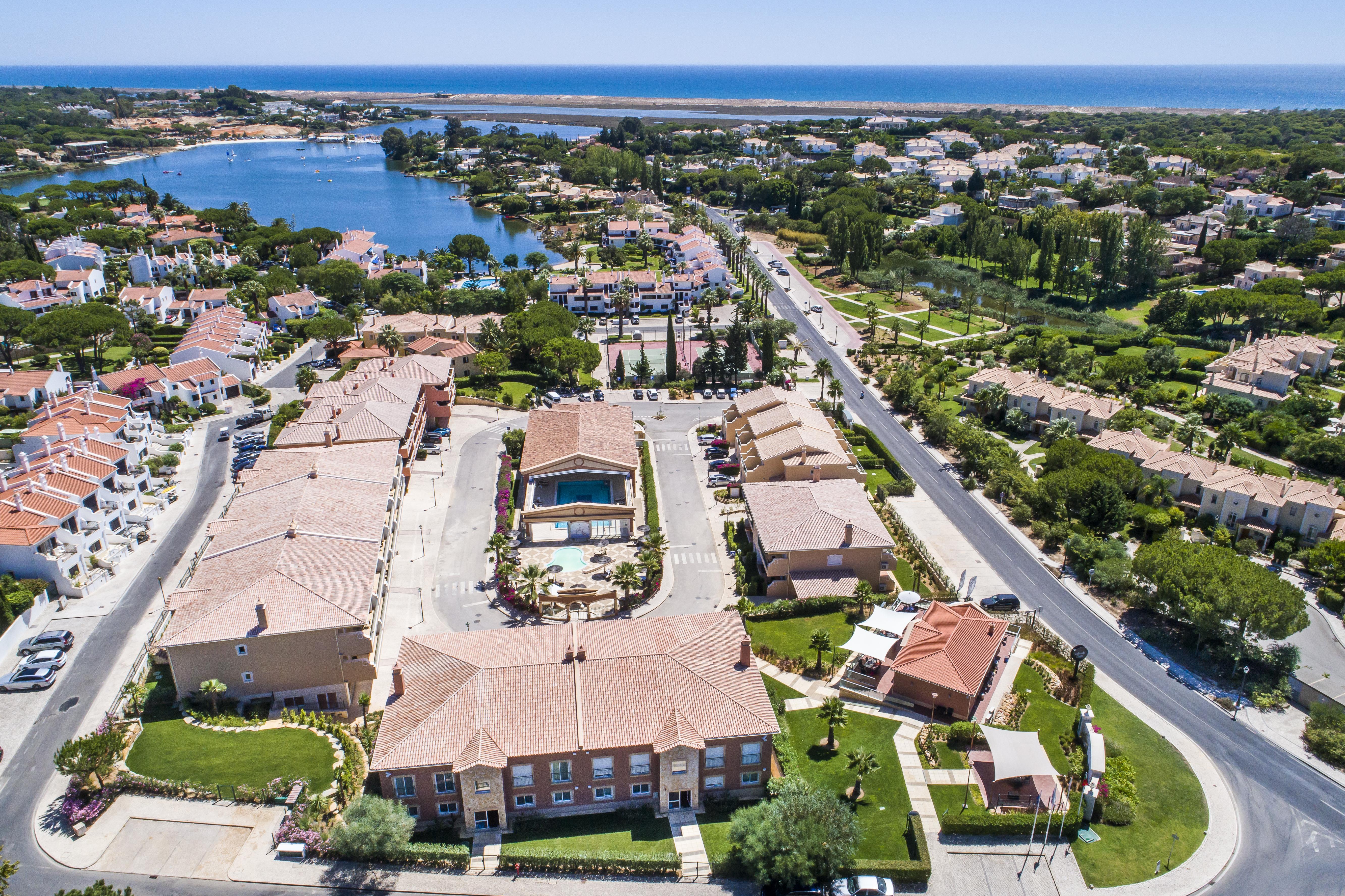 Lakeside Country Club - Turisticos 4*