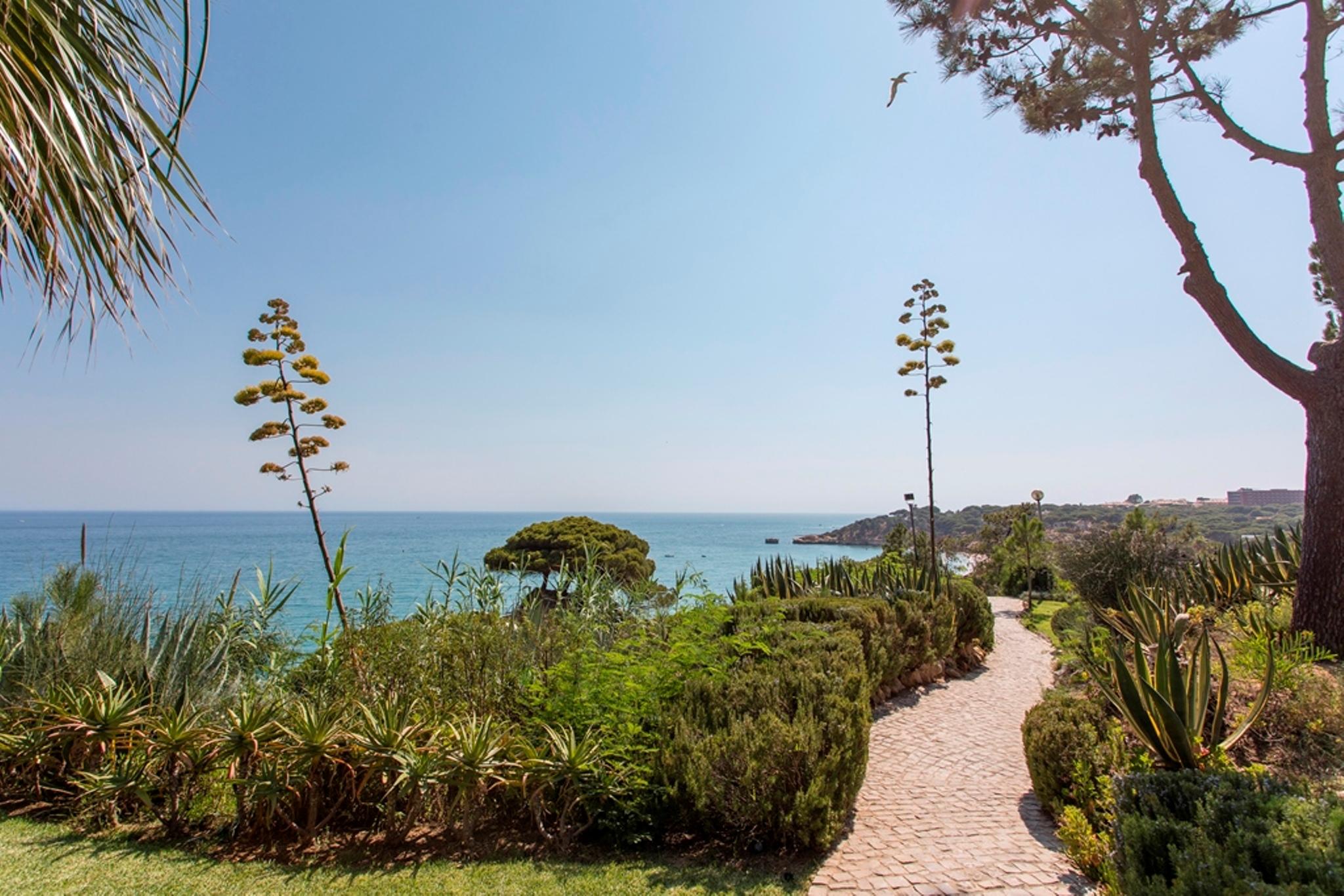 Alfagar Village Aparthotel 3*