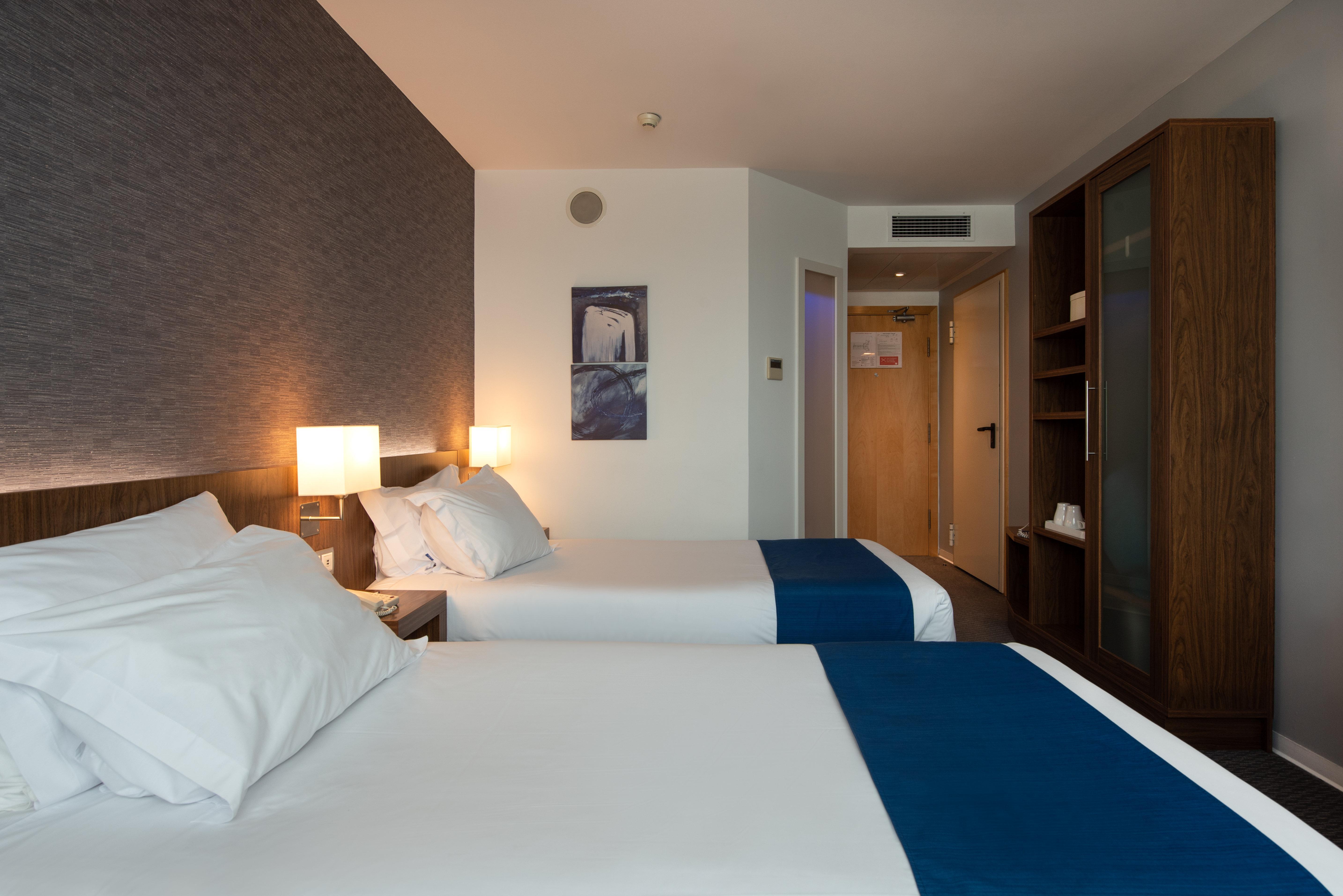 Hotel Express Lisbon Airport By Ihg 3*