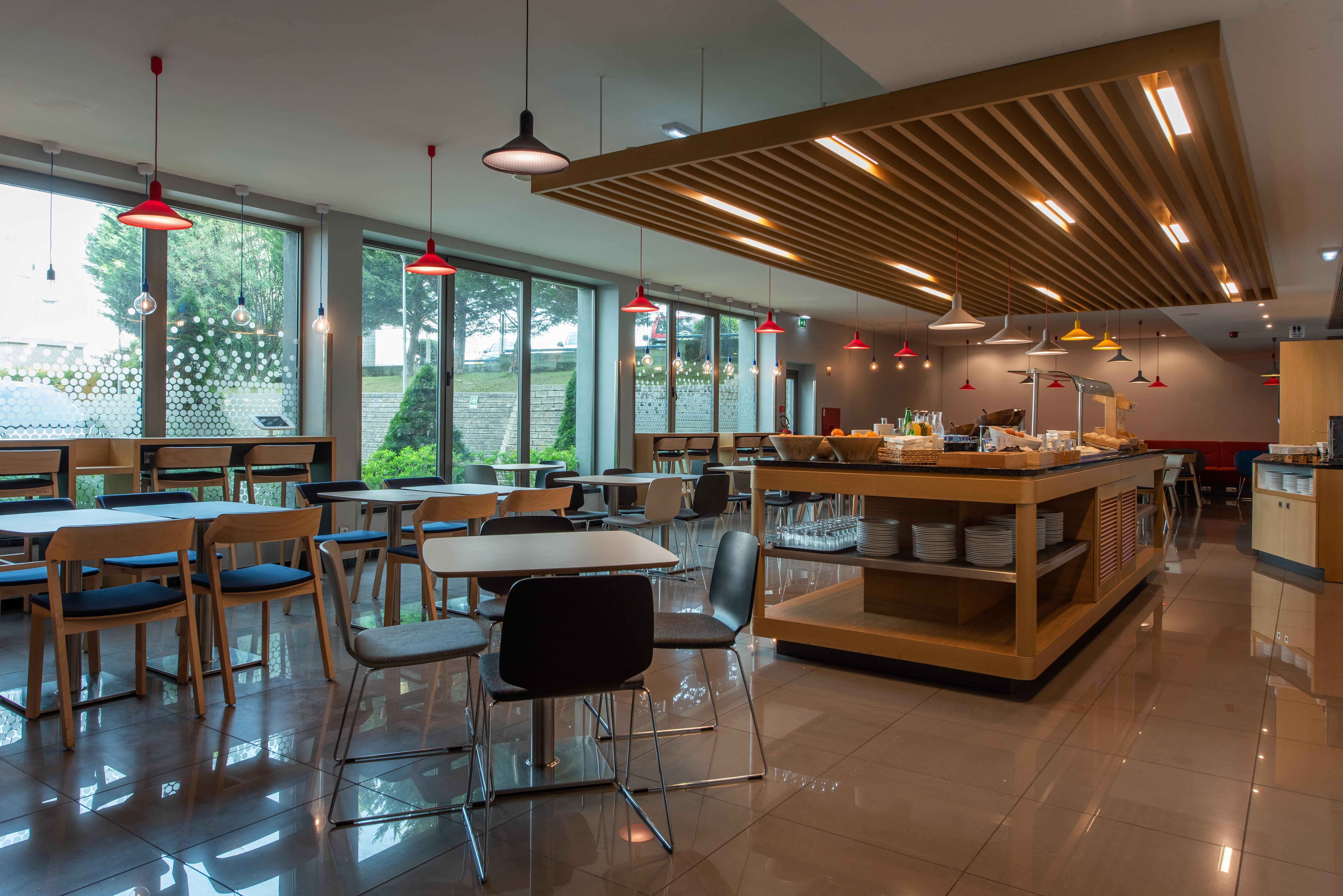 Hotel Express Lisbon Airport By Ihg 3*