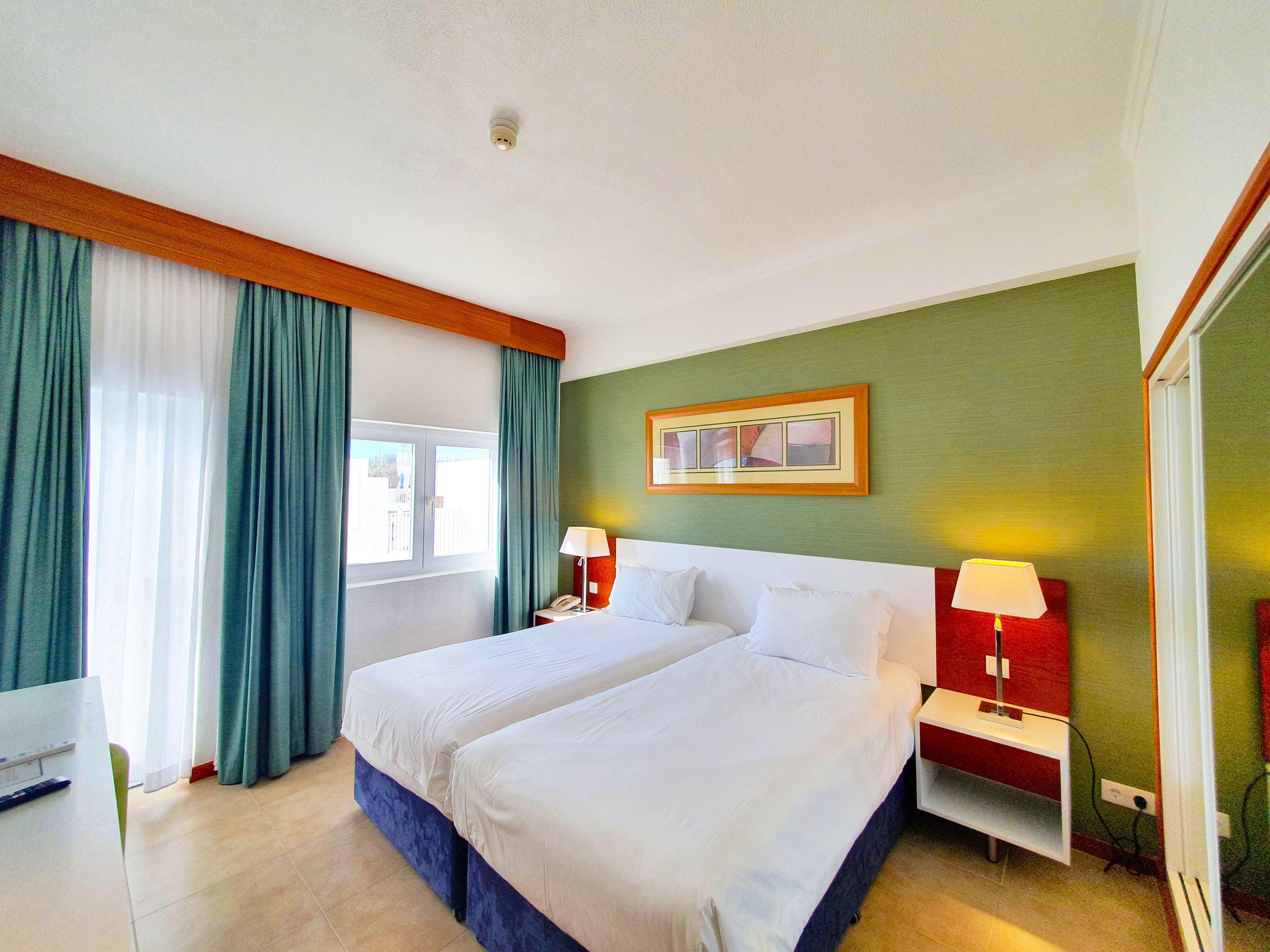 Hotel Algarve - Armacao De Pera, An Ihg