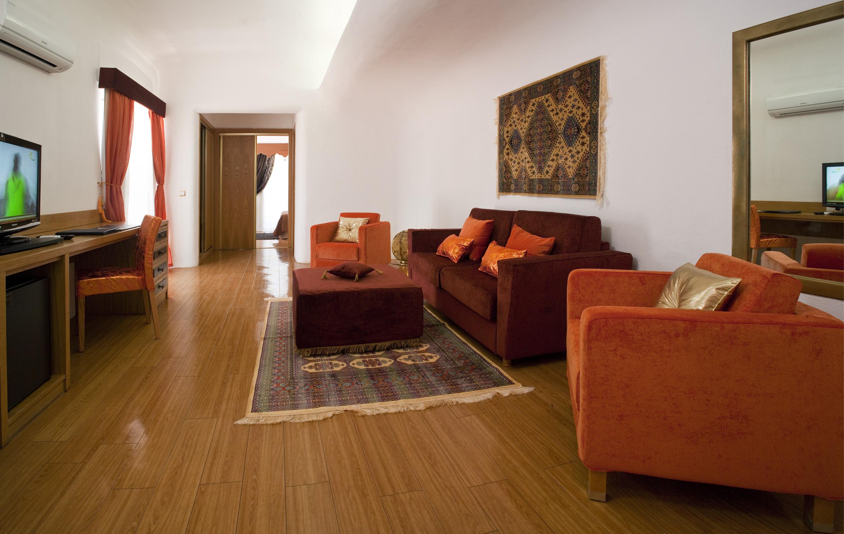 Alcazar & 4*