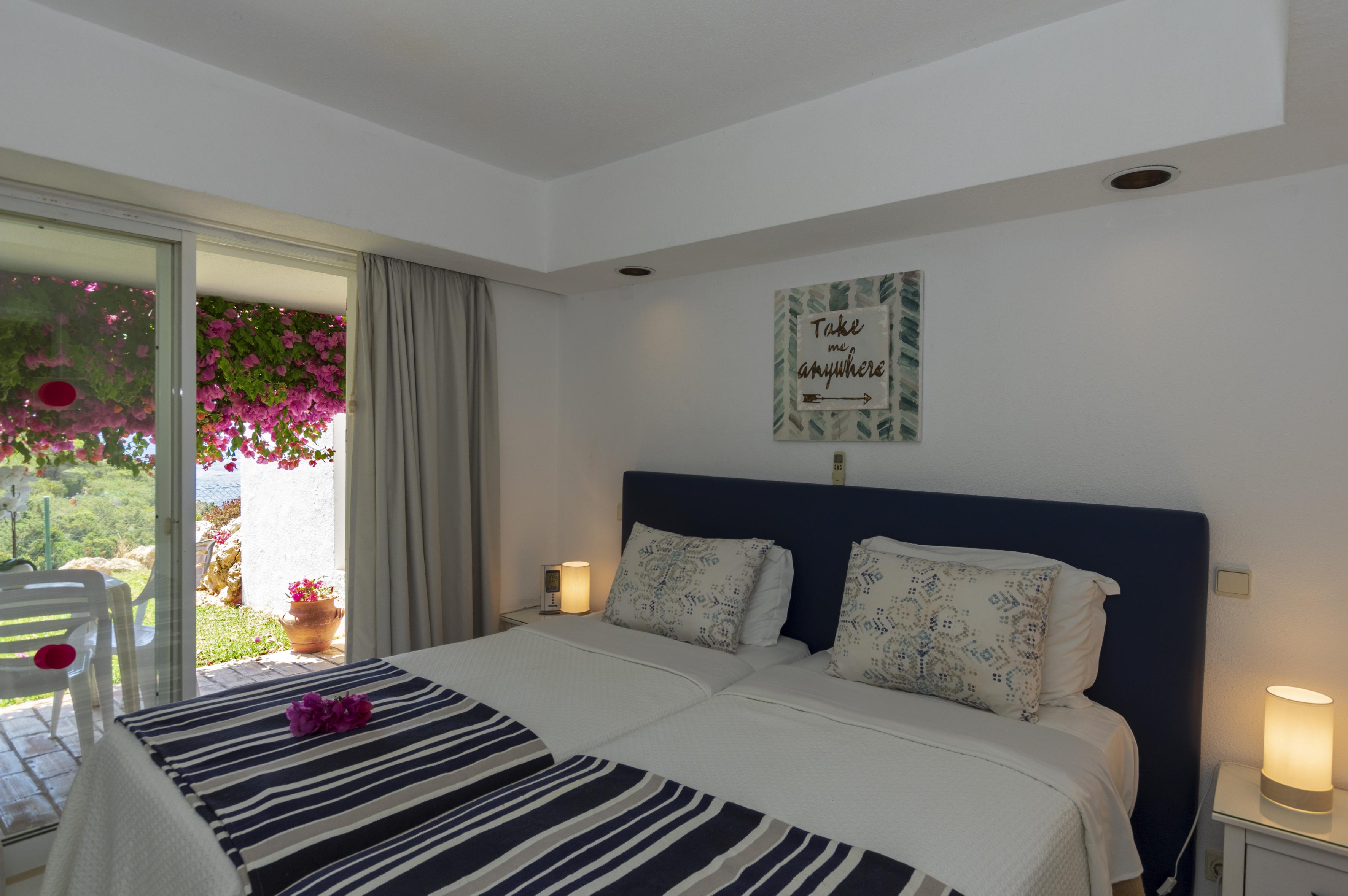 Rocha Brava Village 4*