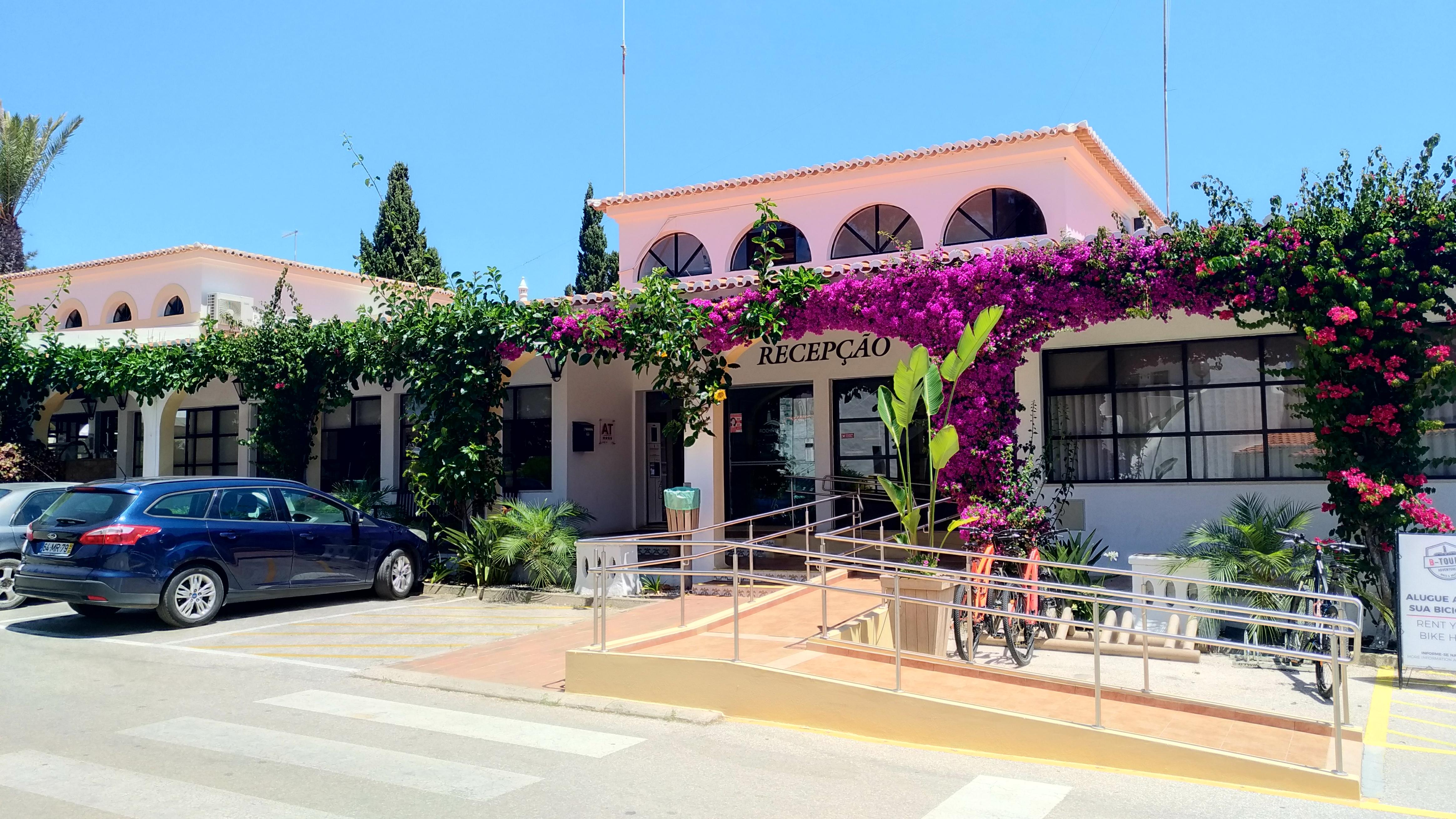 Resort Rocha Brava Village 4*