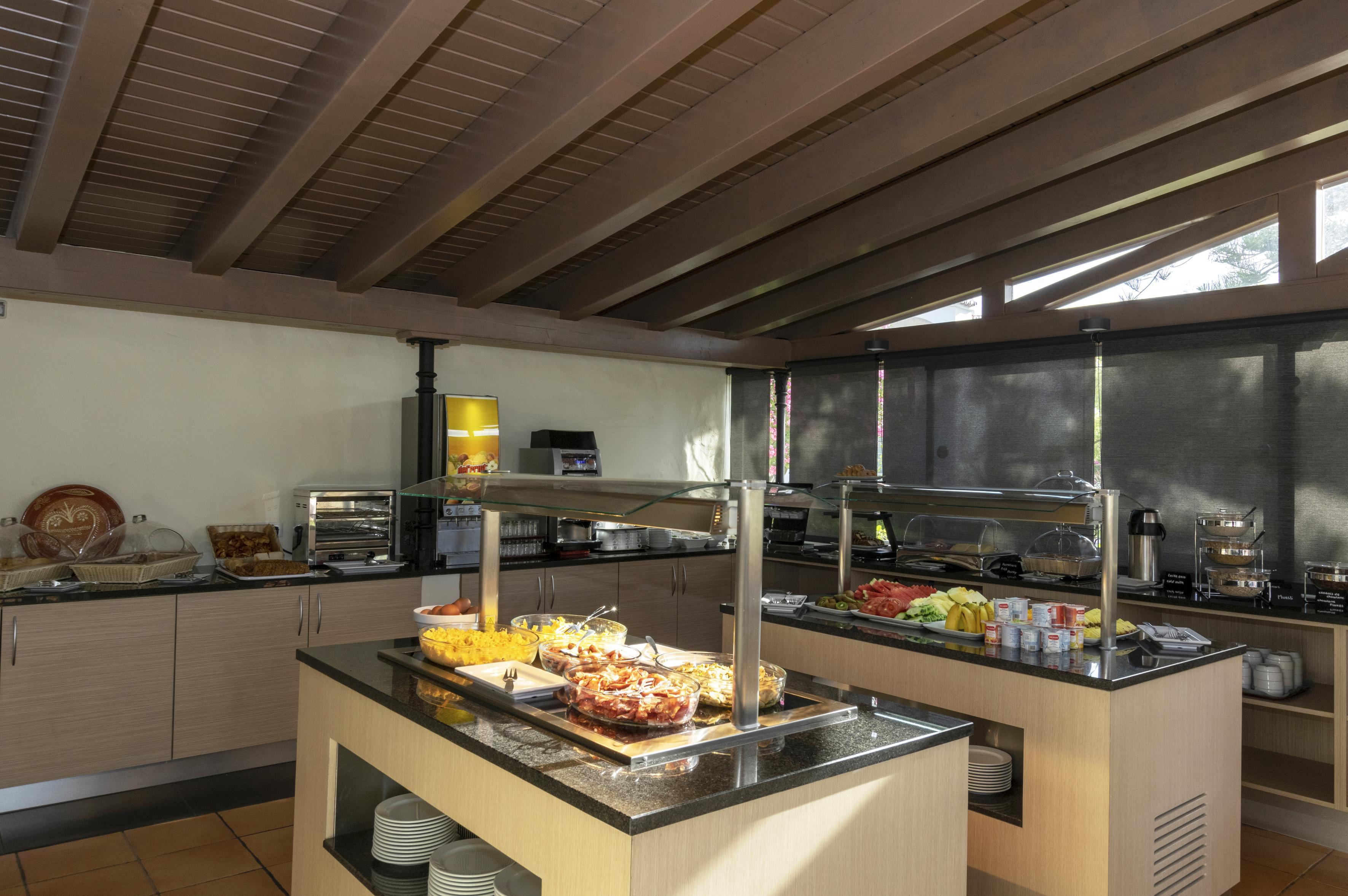 Rocha Brava Village Resort 4*