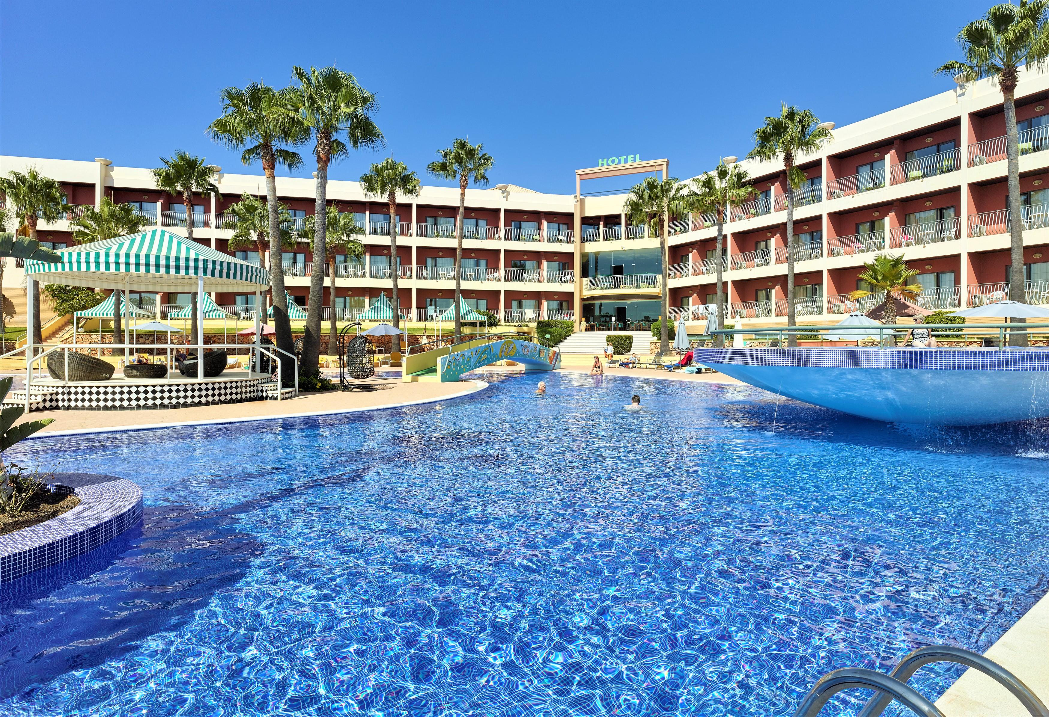 Baia Grande Hotel 4*