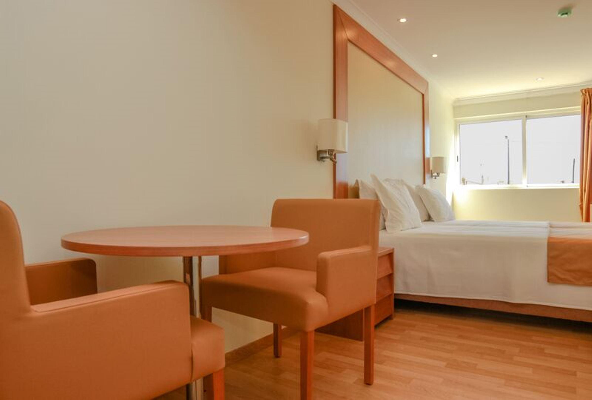 Lagoa Aparthotel 4*