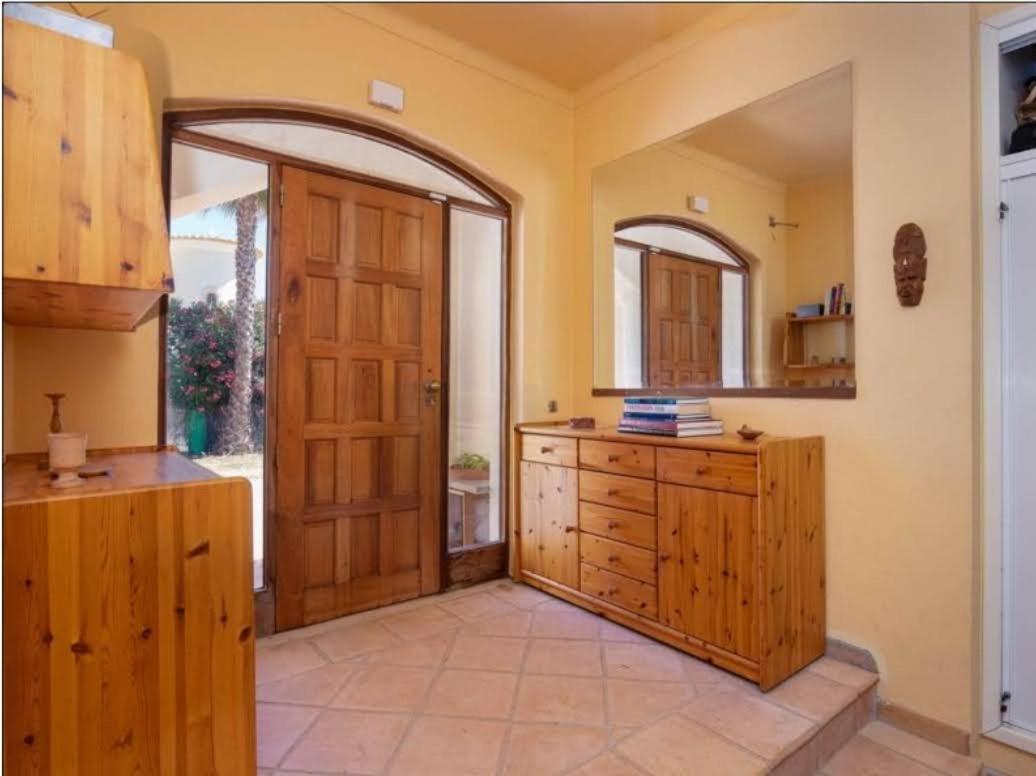 Villa Oceanfront - 8 Rooms, 2 Kitchens With Pool, Billiard Table And Beach-volleyball Court