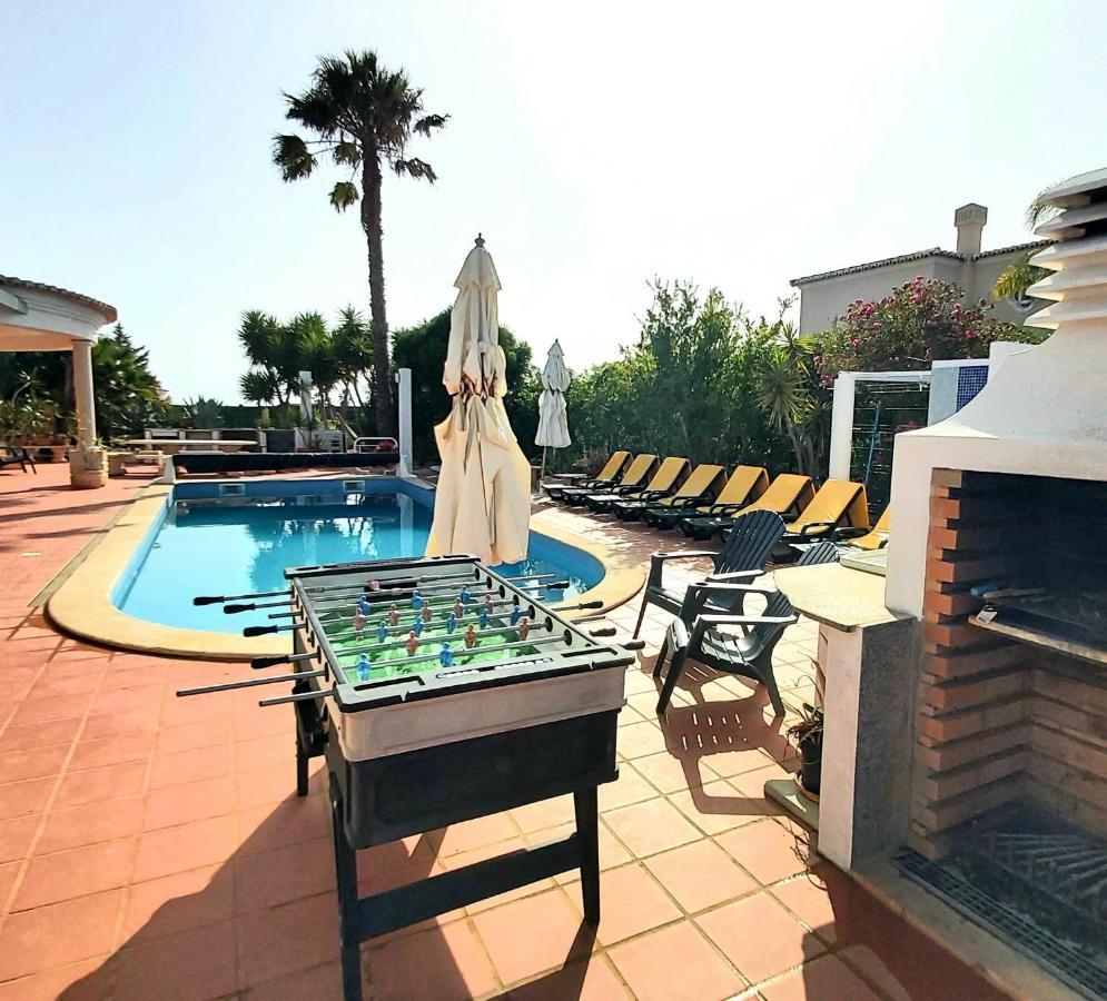 Oceanfront - 8 Rooms, 2 Kitchens With Pool, Billiard Table And Beach-volleyball Court Villa *