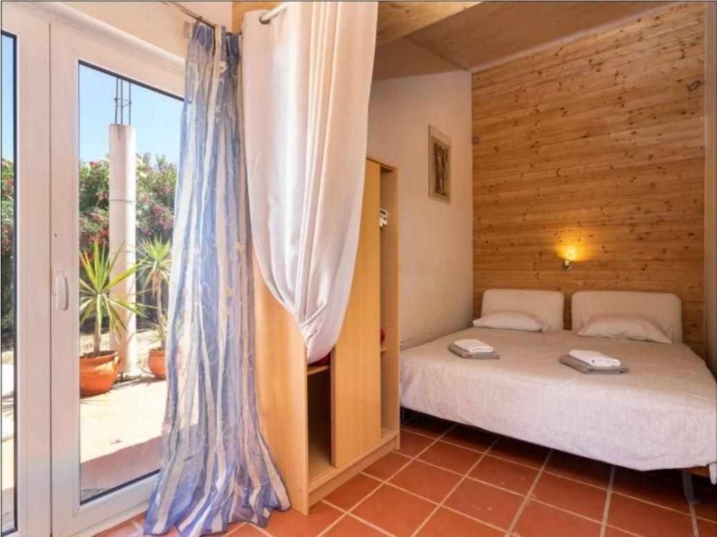 Oceanfront - 8 Rooms, 2 Kitchens With Pool, Billiard Table And Beach-volleyball Court Villa